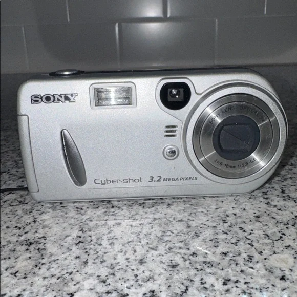 Sony Cyber-shot DSC-P72 3.2MP Digital Camera with 3x Optical Zoom - Picture 3 of 4